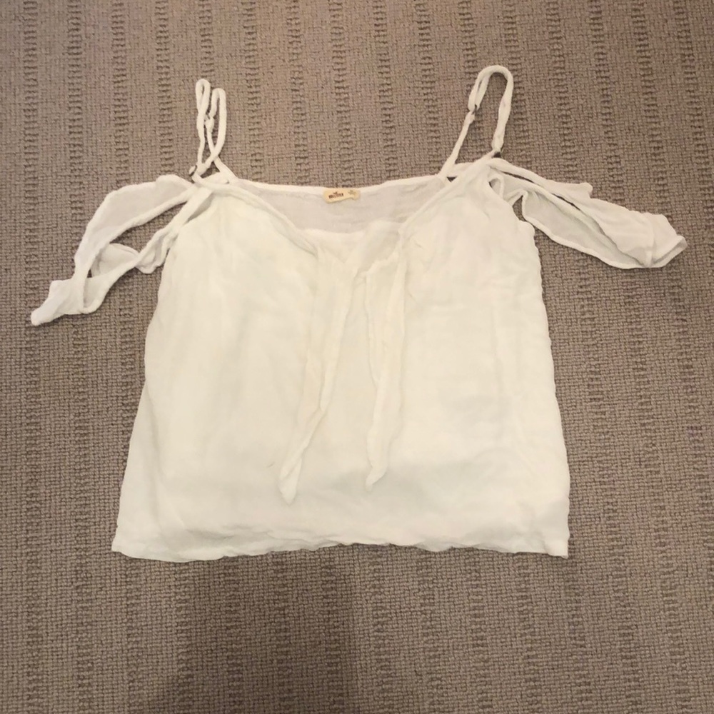 SUPER CUTE WHITE TOP FROM HOLLISTER